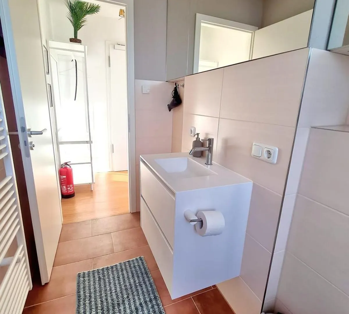Urban Living - Top Floor Apartment Hamburg
